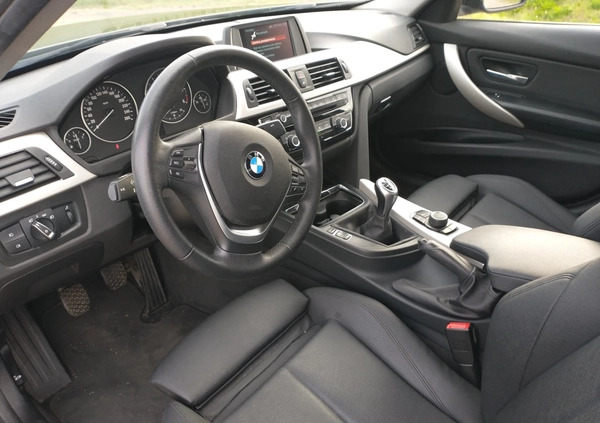 BMW Seria 3 cena 59800 przebieg: 186000, rok produkcji 2017 z Kamieńsk małe 211